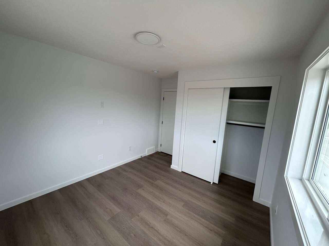 Laneway Bedroom 1 image 2